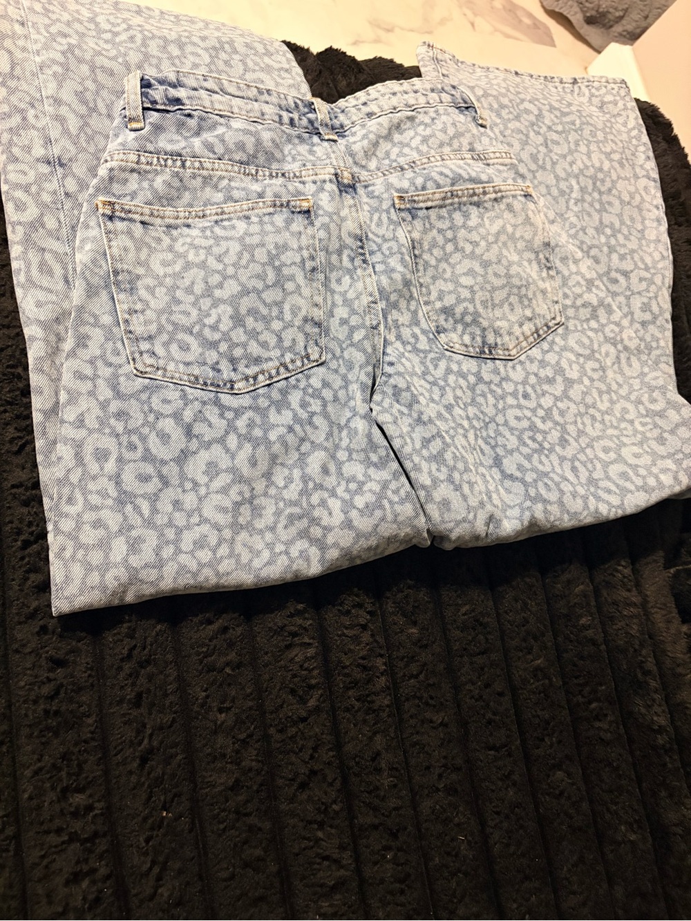 Nasty Gal Light Blue Leopard Wide-Leg Jeans - Picture 6 of 9